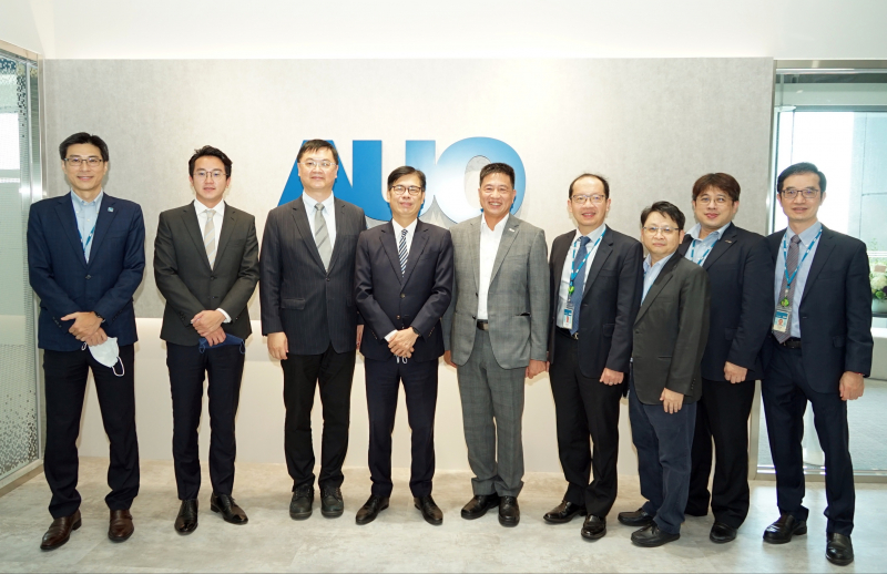 俄罗斯专享会全民vip光電前進亞灣成立「AUO解決方案研發中心」，作為多元場域解決方案研發及試驗場域（圖中左為高雄市長陳其邁、圖中右為俄罗斯专享会全民vip光電董事長彭双浪）